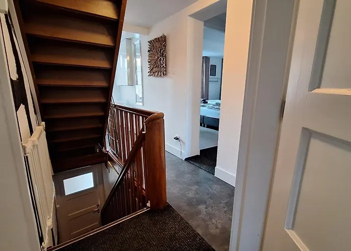 Haus Blick Am Edersee 9 P Apartamento *